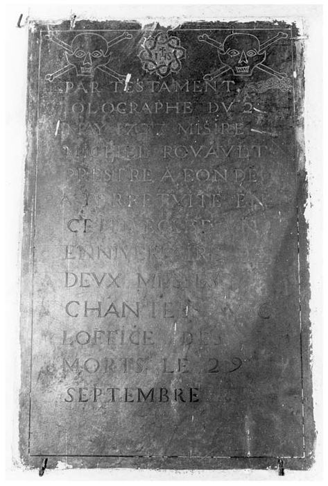 plaque commémorative (inscription de fondation de messes) de Michel Rouault - © Ministère de la Culture (France), Médiathèque du patrimoine et de la photographie, diffusion GrandPalaisRmn Photo