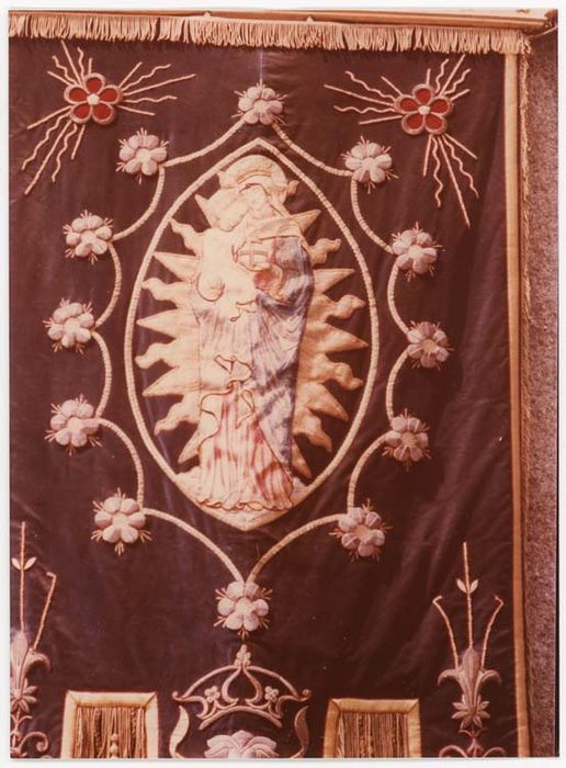 bannière de procession, Vierge à l’Enfant - © Ministère de la Culture (France), Médiathèque du patrimoine et de la photographie, diffusion GrandPalaisRmn Photo