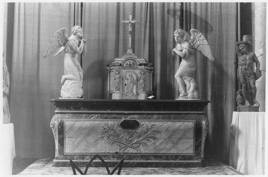 autel, tabernacle, deux statues : Anges ; statue saint Sébastien - © Ministère de la Culture (France), Médiathèque du patrimoine et de la photographie, diffusion GrandPalaisRmn Photo