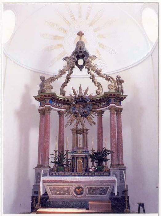 autel (maître-autel), tabernacle, exposition et ciborium (baldaquin d'autel)