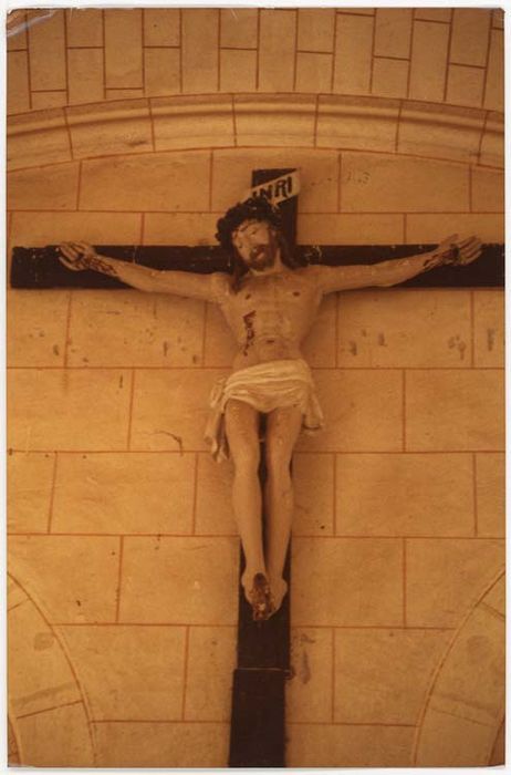 statue : Christ en croix