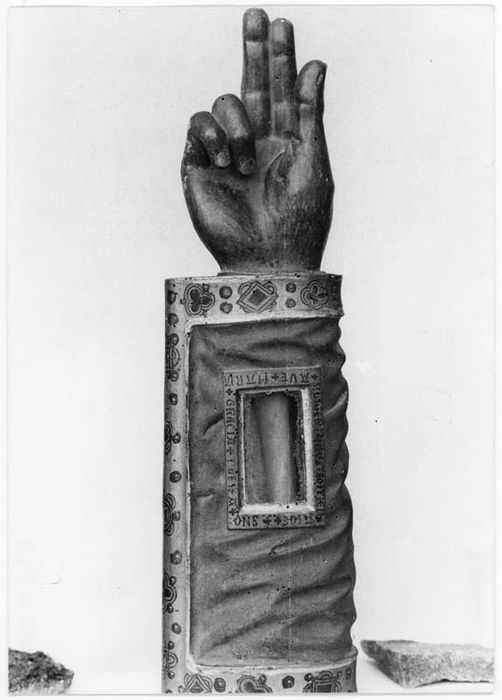 bras-reliquaire de saint Léger