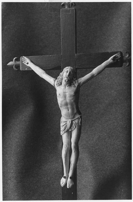 Statue (statuette) : Christ en croix