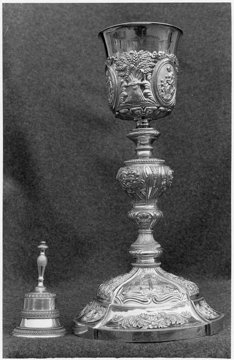 chapelle de messe de Monseigneur Pineau : calice, sonnette d'autel - © Ministère de la Culture (France), Médiathèque du patrimoine et de la photographie, diffusion GrandPalaisRmn Photo