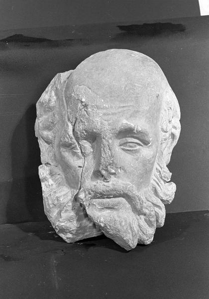 Statue en pierre de Courville, fragment : tête de saint Paul (supposé) de face