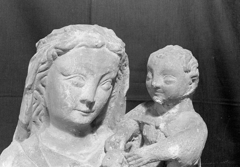 Statue en pierre de Courville : Vierge à l'Enfant, détail des visages