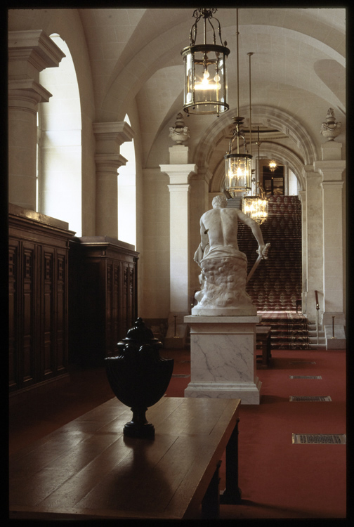 Vestiaire des sénateur, aile ouest, premier étages. Statue : Persée assis, de dos