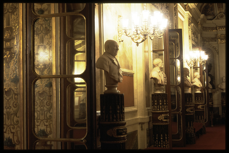 Galerie des Bustes. Statues : Henri Wallon et Louis Faidherbe