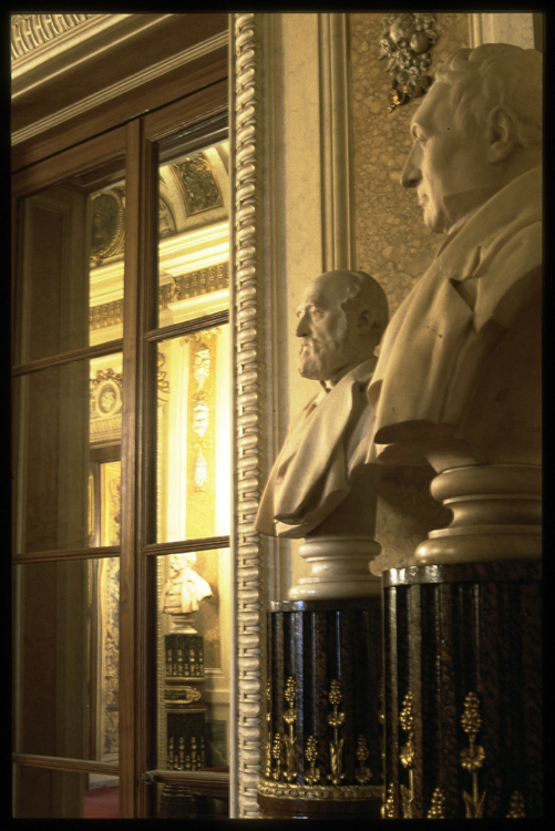 Galerie des Bustes. Statues : François Arago et Sadi Carnot