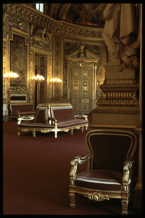 Salle des Conférences. Siège et banquette