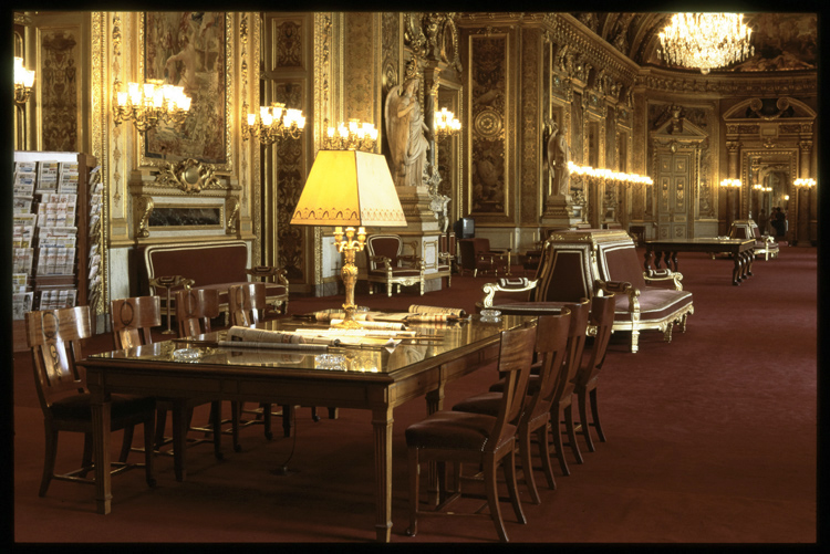 Salle des Conférences, aile sud, premier étage, côté cour d'honneur