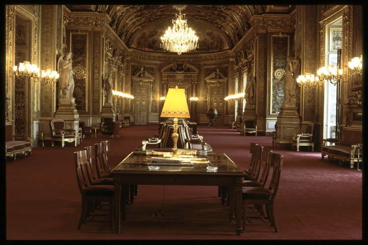 Salle des Conférences, aile sud, premier étage, côté cour d'honneur