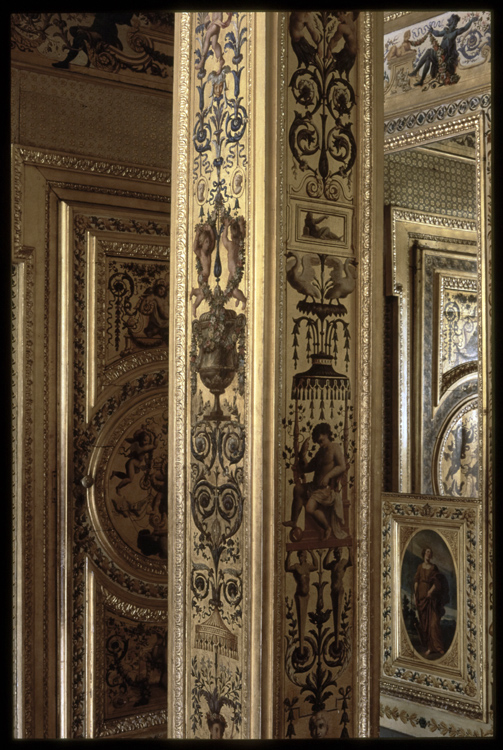 Salle du Livre d'or : détail du décor de pilier