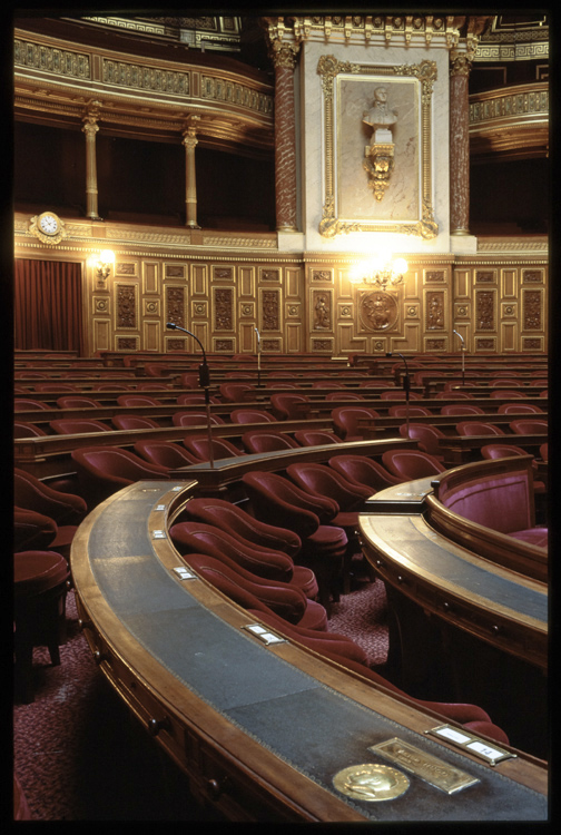 Salle des Séances : hémicycle des pairs , médaille commémorative de Victor Hugo