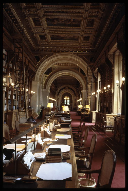 Bibliothèque : salle de lecture