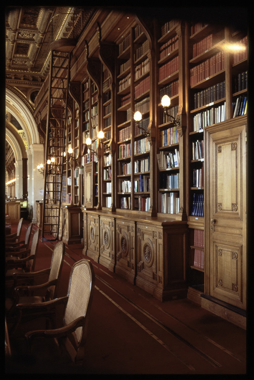 Bibliothèque : salle de lecture