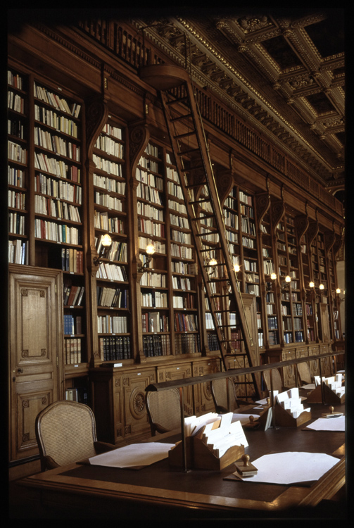 Bibliothèque : salle de lecture