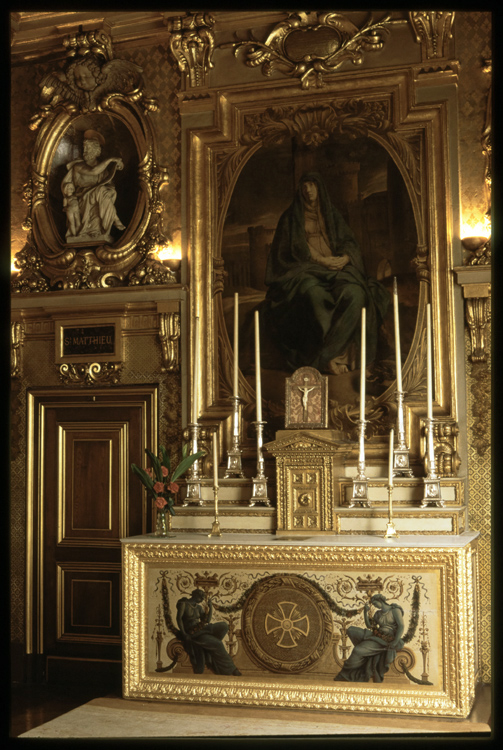 Petit-Luxembourg, bâtiment ouest : chapelle de la Reine. Autel et peinture : Mater Dolorosa