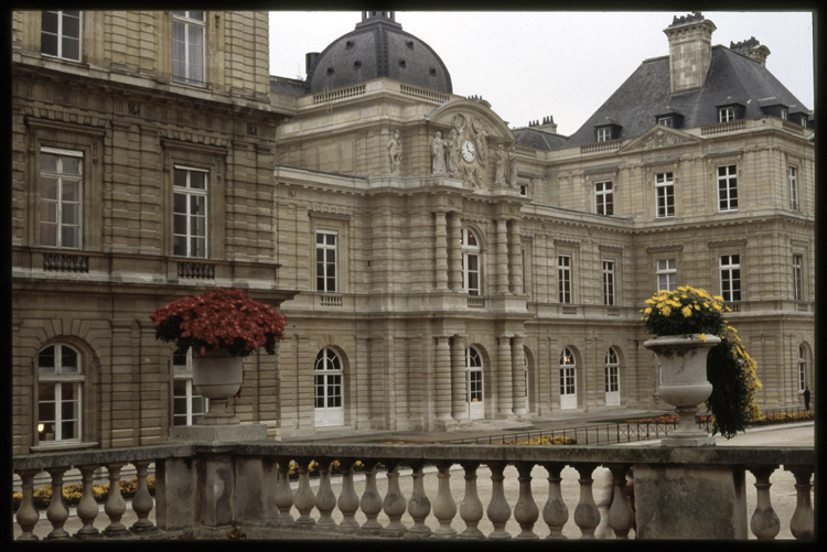 Façade sud et balustrade, côté ouest