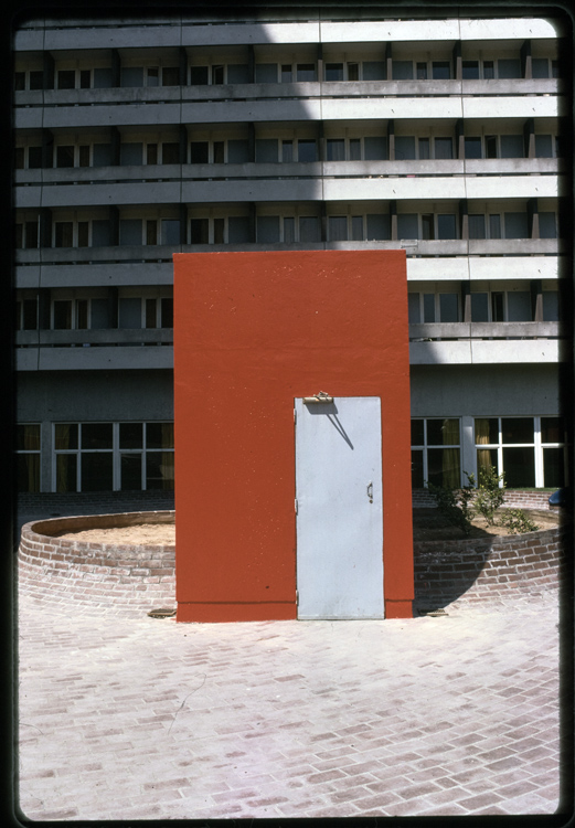 Parvis d'immeuble porte de Bagnolet ; Porte