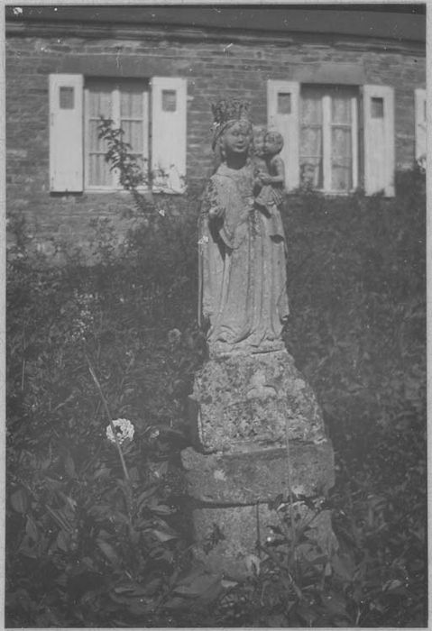 statue : Vierge à l'Enfant