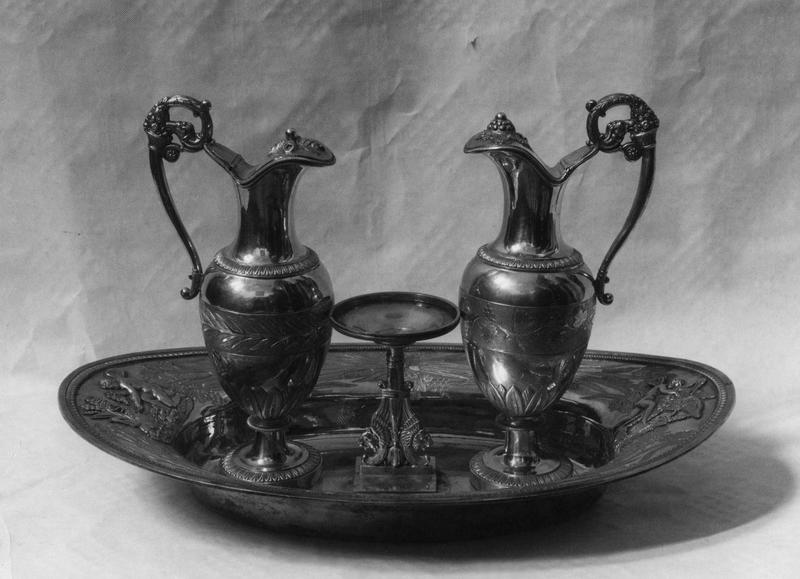 paire de plateau à burettes - © Ministère de la Culture (France), Médiathèque du patrimoine et de la photographie (objets mobiliers), tous droits réservés