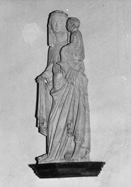 statue : Vierge à l'Enfant, vue générale - © Ministère de la Culture (France), Médiathèque du patrimoine et de la photographie (objets mobiliers), tous droits réservés