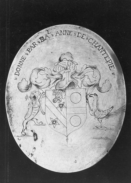bras-reliquaire de saint Etienne, vue générale des armoiries située au-revers de la base - © Ministère de la Culture (France), Médiathèque du patrimoine et de la photographie (objets mobiliers), tous droits réservés