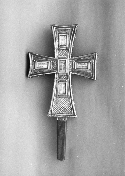 croix-reliquaire de la Vraie Croix, vue générale de l'endroit - © Ministère de la Culture (France), Médiathèque du patrimoine et de la photographie (objets mobiliers), tous droits réservés