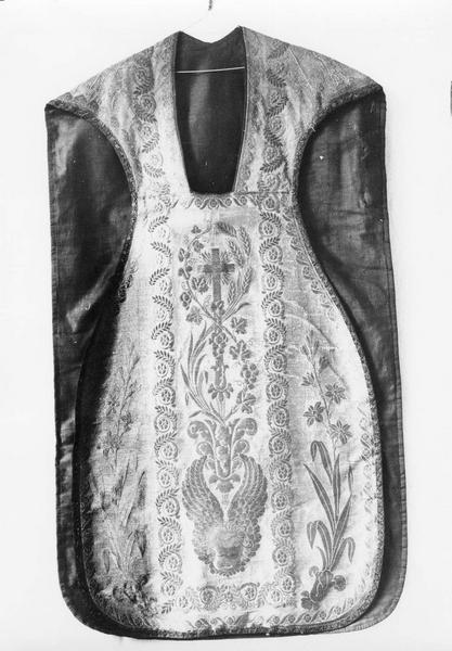 chasuble, style Charles X, vue générale - © Ministère de la Culture (France), Médiathèque du patrimoine et de la photographie (objets mobiliers), tous droits réservés