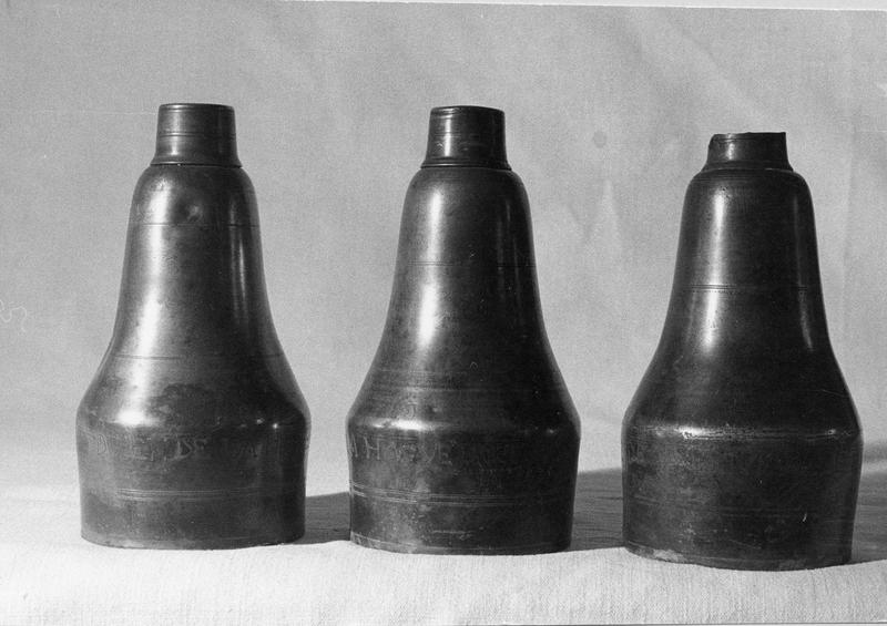 3 ampoules aux saintes huiles, vue générale - © Ministère de la Culture (France), Médiathèque du patrimoine et de la photographie (objets mobiliers), tous droits réservés