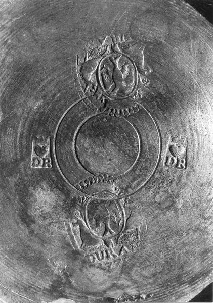 ampoule aux saintes huiles, détail des poinçons - © Ministère de la Culture (France), Médiathèque du patrimoine et de la photographie (objets mobiliers), tous droits réservés
