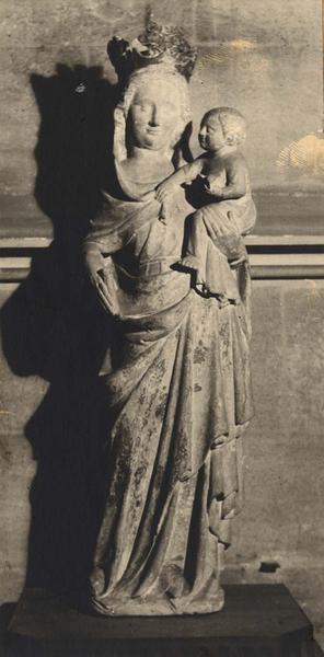 statue : Vierge à l'Enfant, vue générale - © Ministère de la Culture (France), Médiathèque du patrimoine et de la photographie (objets mobiliers), tous droits réservés