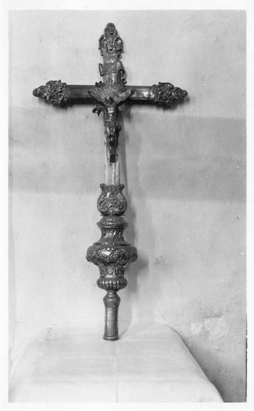 Croix et hampe de procession