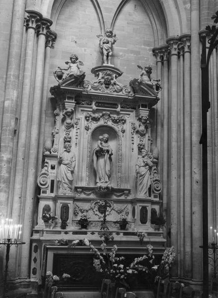 Autel de la Chapelle du Puits, retable, statue : Vierge à l'Enfant, 2 statuettes : Angelots