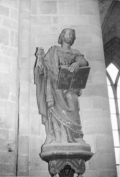 statue : saint Pierre, vue générale