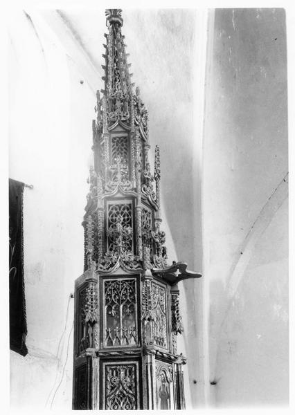 tour eucharistique, vue partielle