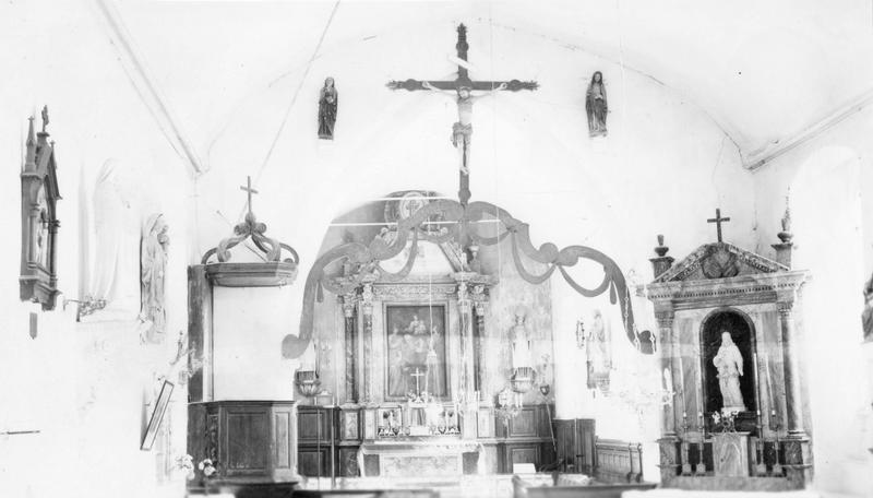 poutre de gloire (tref), 3 statues : Christ en croix, Vierge, Saint Jean, vue générale