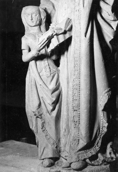 groupe sculpté : Sainte Anne et la Vierge, détail