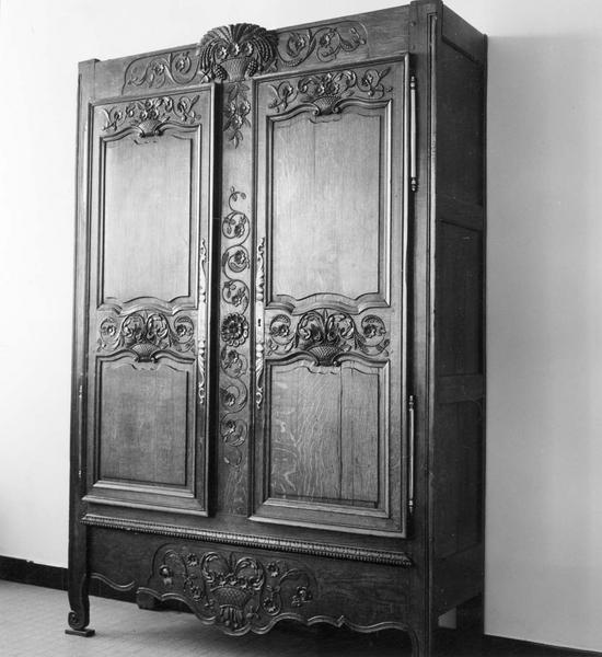 armoire, vue générale - © Ministère de la Culture (France), Médiathèque du patrimoine et de la photographie (objets mobiliers), tous droits réservés