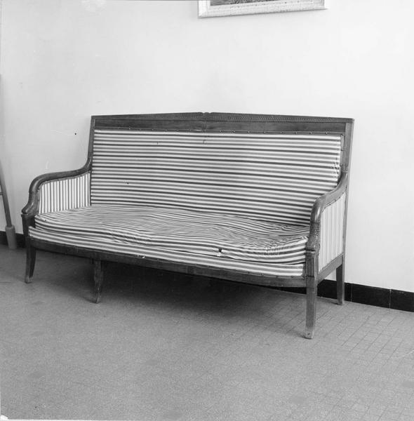 canapé, vue générale - © Ministère de la Culture (France), Médiathèque du patrimoine et de la photographie (objets mobiliers), tous droits réservés