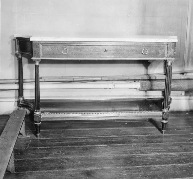 console, vue générale - © Ministère de la Culture (France), Médiathèque du patrimoine et de la photographie (objets mobiliers), tous droits réservés