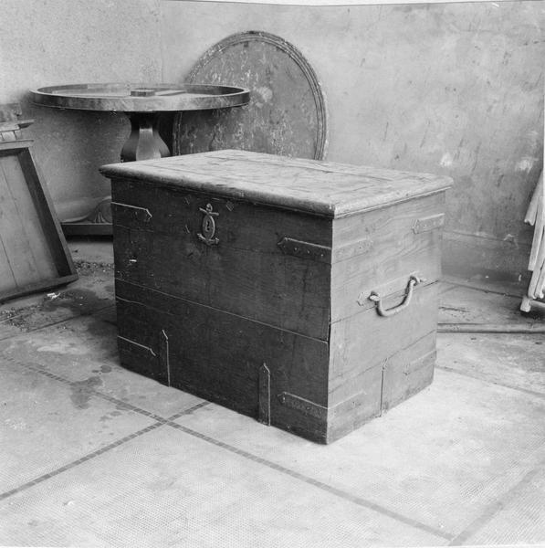 coffre, vue générale - © Ministère de la Culture (France), Médiathèque du patrimoine et de la photographie (objets mobiliers), tous droits réservés