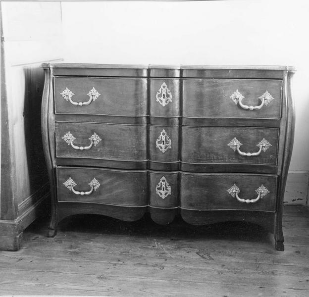 commode, vue générale - © Ministère de la Culture (France), Médiathèque du patrimoine et de la photographie (objets mobiliers), tous droits réservés