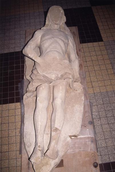 groupe sculpté : la mise au tombeau, vue partielle, Christ mort