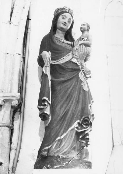 statue : Vierge à l'enfant, vue générale - © Ministère de la Culture (France), Médiathèque du patrimoine et de la photographie (objets mobiliers), tous droits réservés