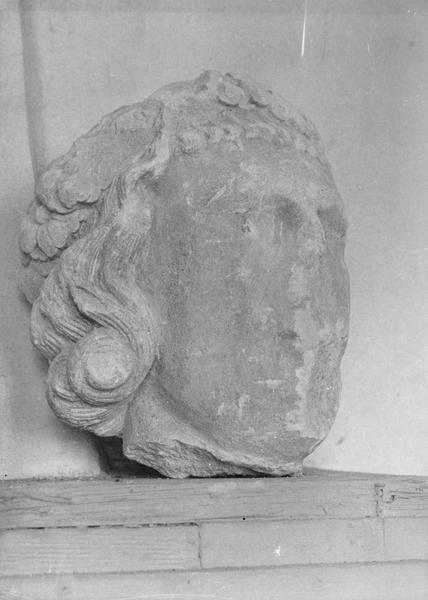 statue (gisant) : Eudes au Capé, détail de la tête - © Ministère de la Culture (France), Médiathèque du patrimoine et de la photographie (objets mobiliers), tous droits réservés