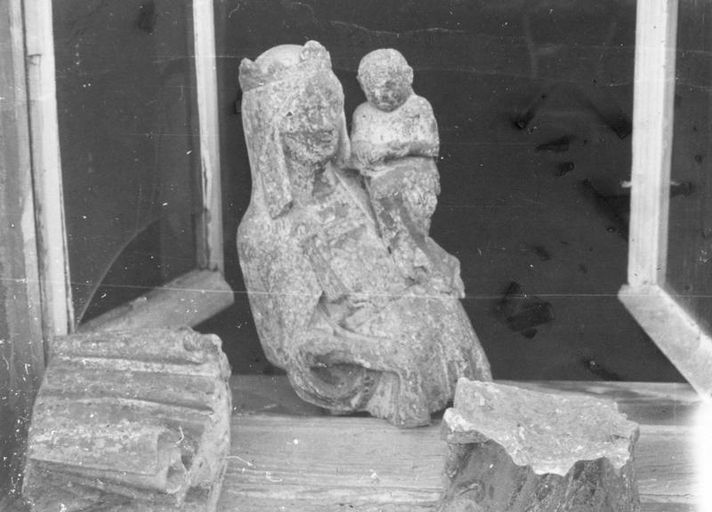 statuette : Vierge à l'enfant, vue partielle