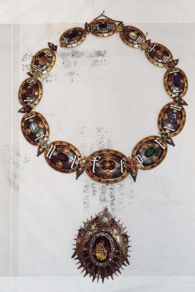 collier symbolique de Saint Michel, vue générale - © Ministère de la Culture (France), Médiathèque du patrimoine et de la photographie (objets mobiliers), tous droits réservés
