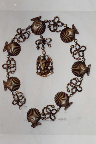 collier héraldique de Saint Michel, vue générale - © Ministère de la Culture (France), Médiathèque du patrimoine et de la photographie (objets mobiliers), tous droits réservés